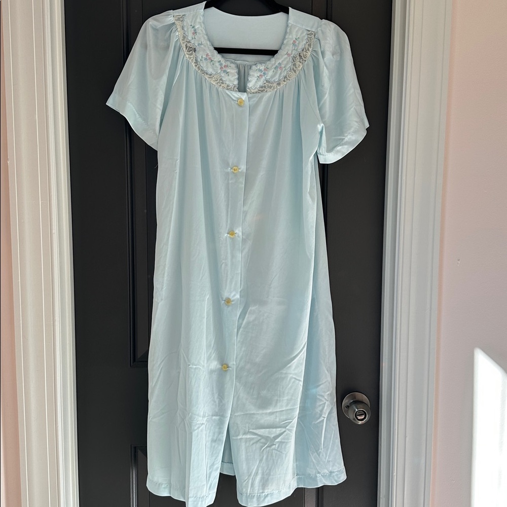 Vintage‎ Light Blue Nightgown with Floral Collar